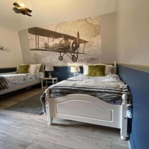 Standard ( 1 En-suite & 1 Shared Bathroom)